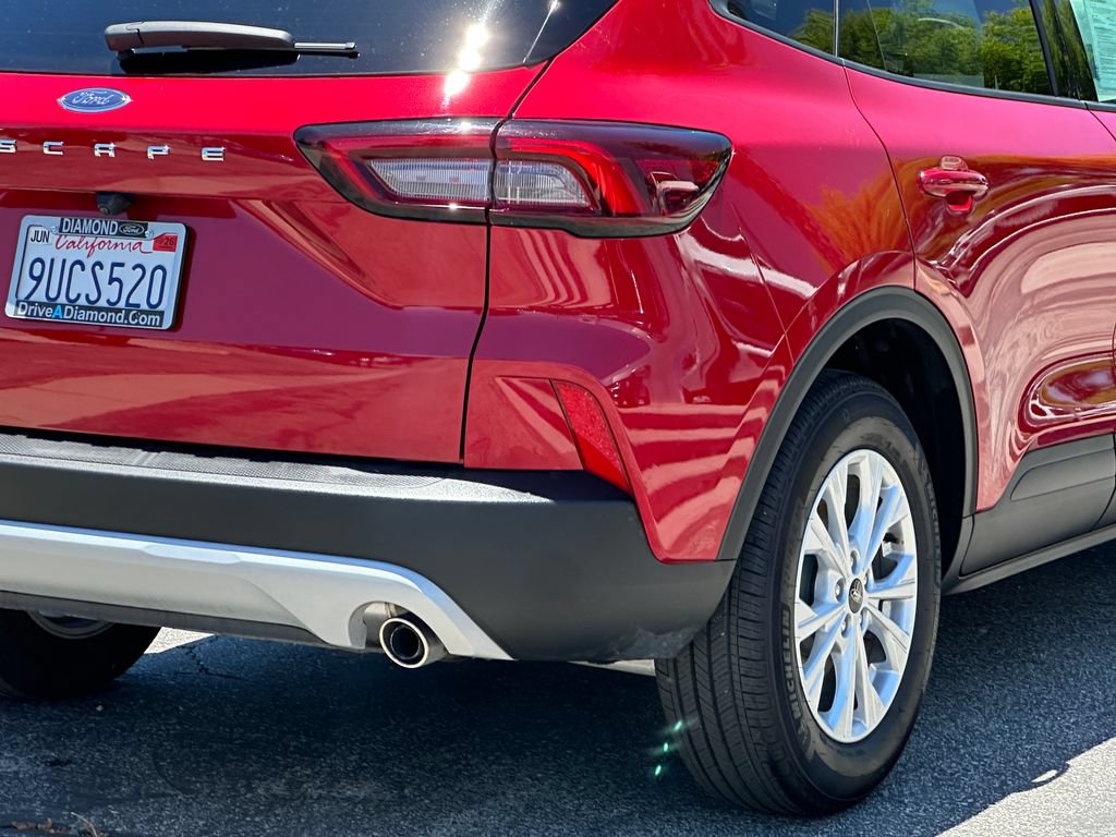 Used 2025 Ford Escape Active FWD image 8
