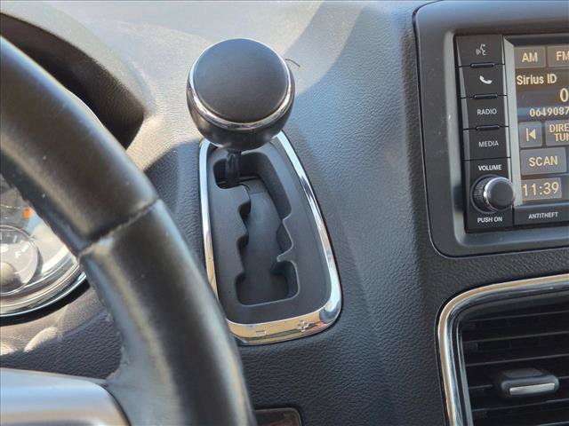 Used 2015 Chrysler Town & Country LX FWD image 11