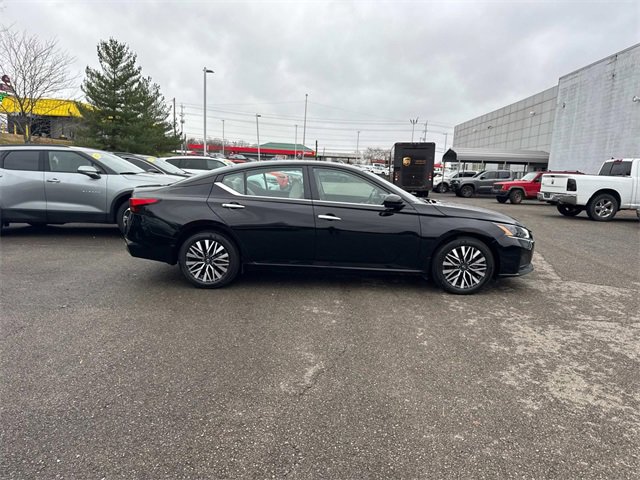 Certified 2024 Nissan Altima 2.5 SV w/ SV Premium Package image 3