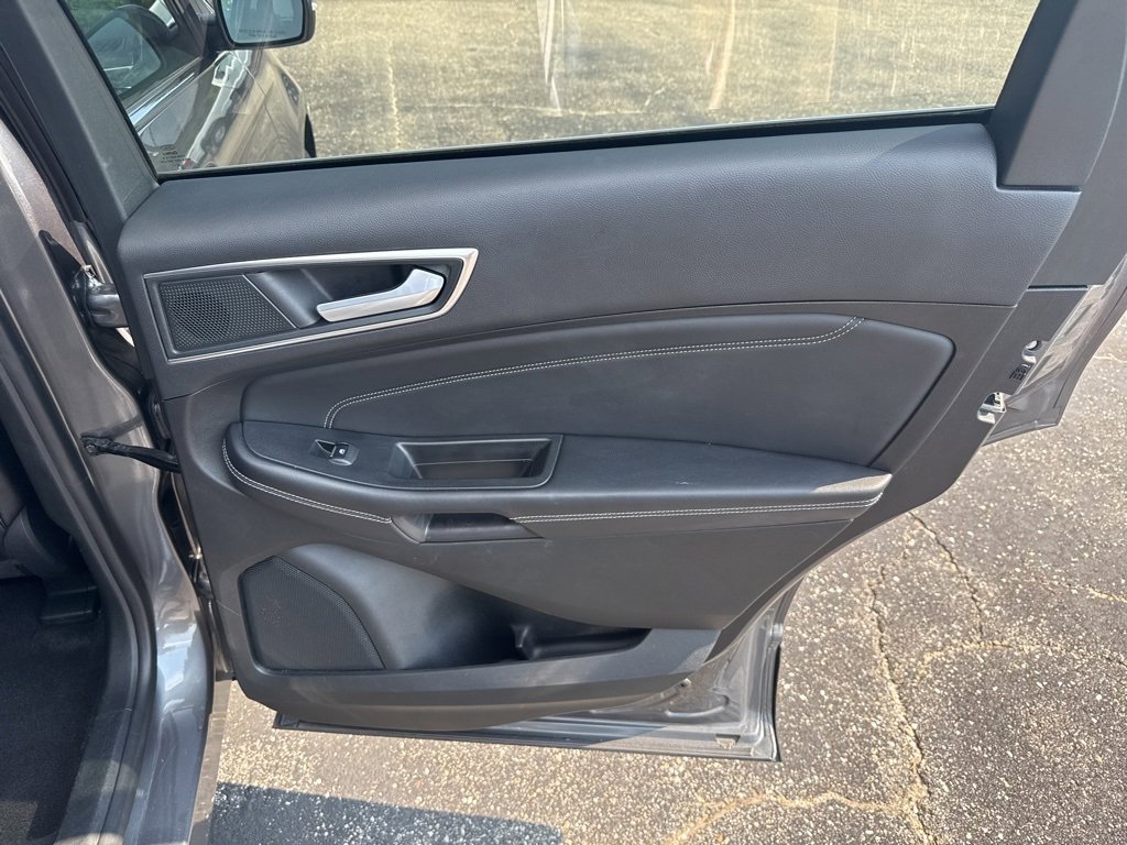 Used 2024 Ford Edge Titanium image 19