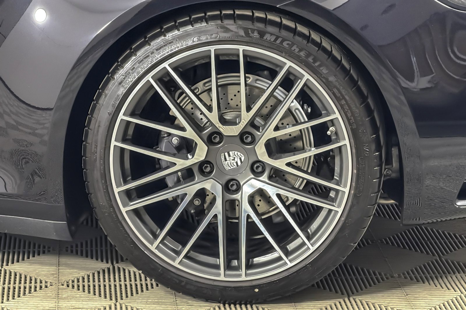 Used 2024 Porsche 911 Carrera w/ Premium Package image 24