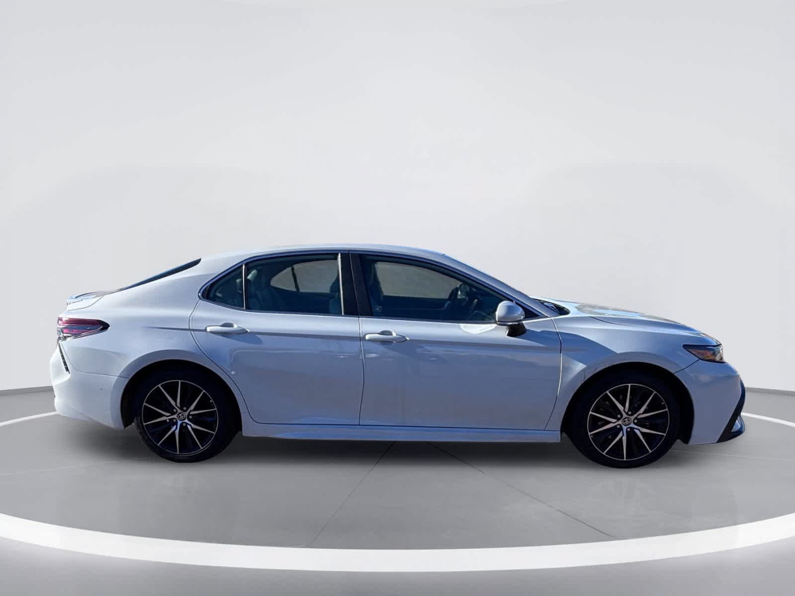 Used 2023 Toyota Camry SE w/ Convenience Package FWD image 9