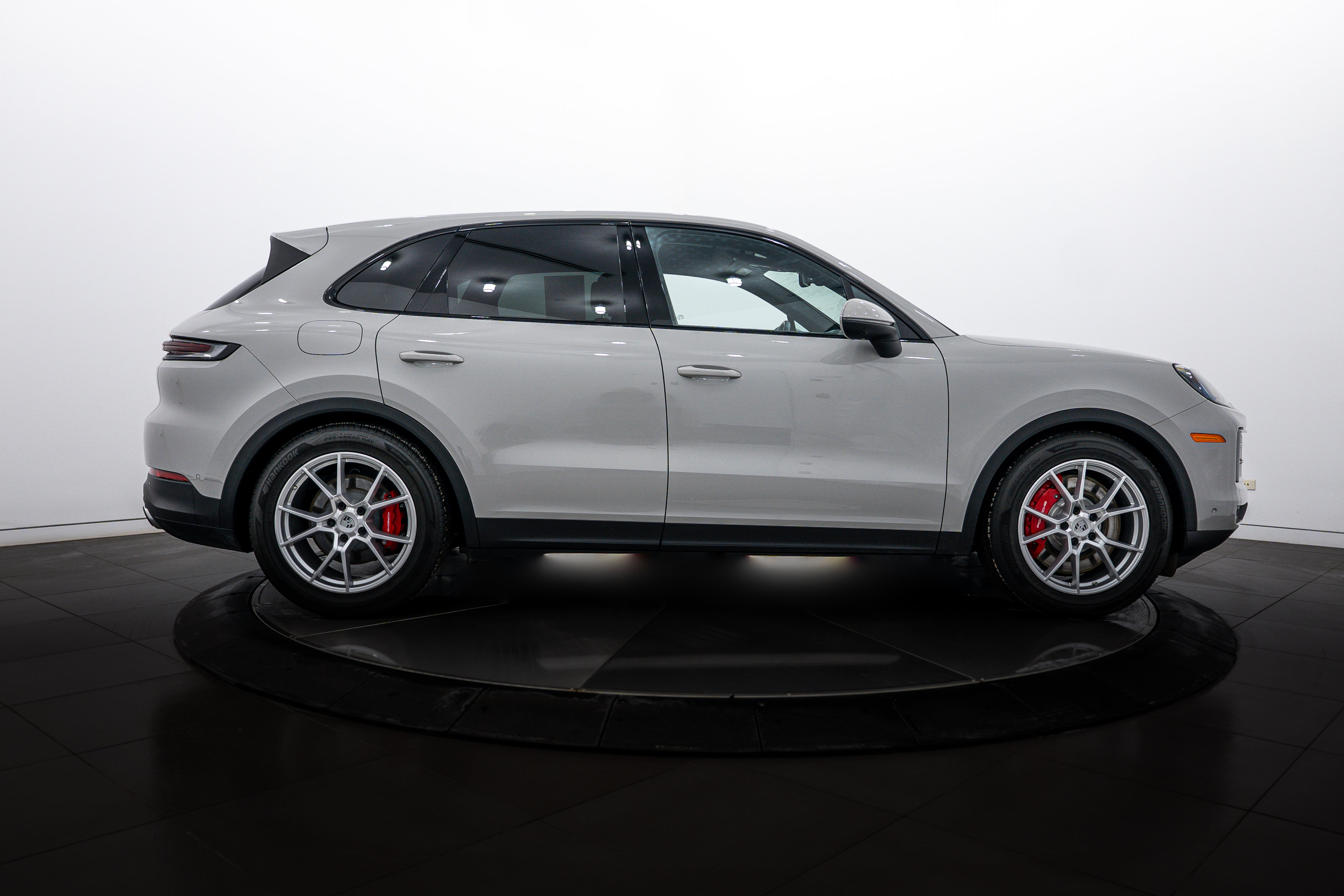 Certified 2025 Porsche Cayenne S AWD/4WD image 8