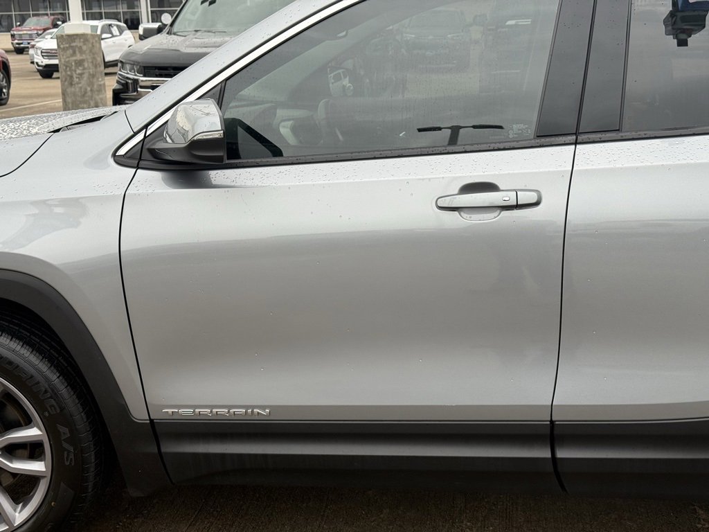 Used 2024 GMC Terrain SLT image 18