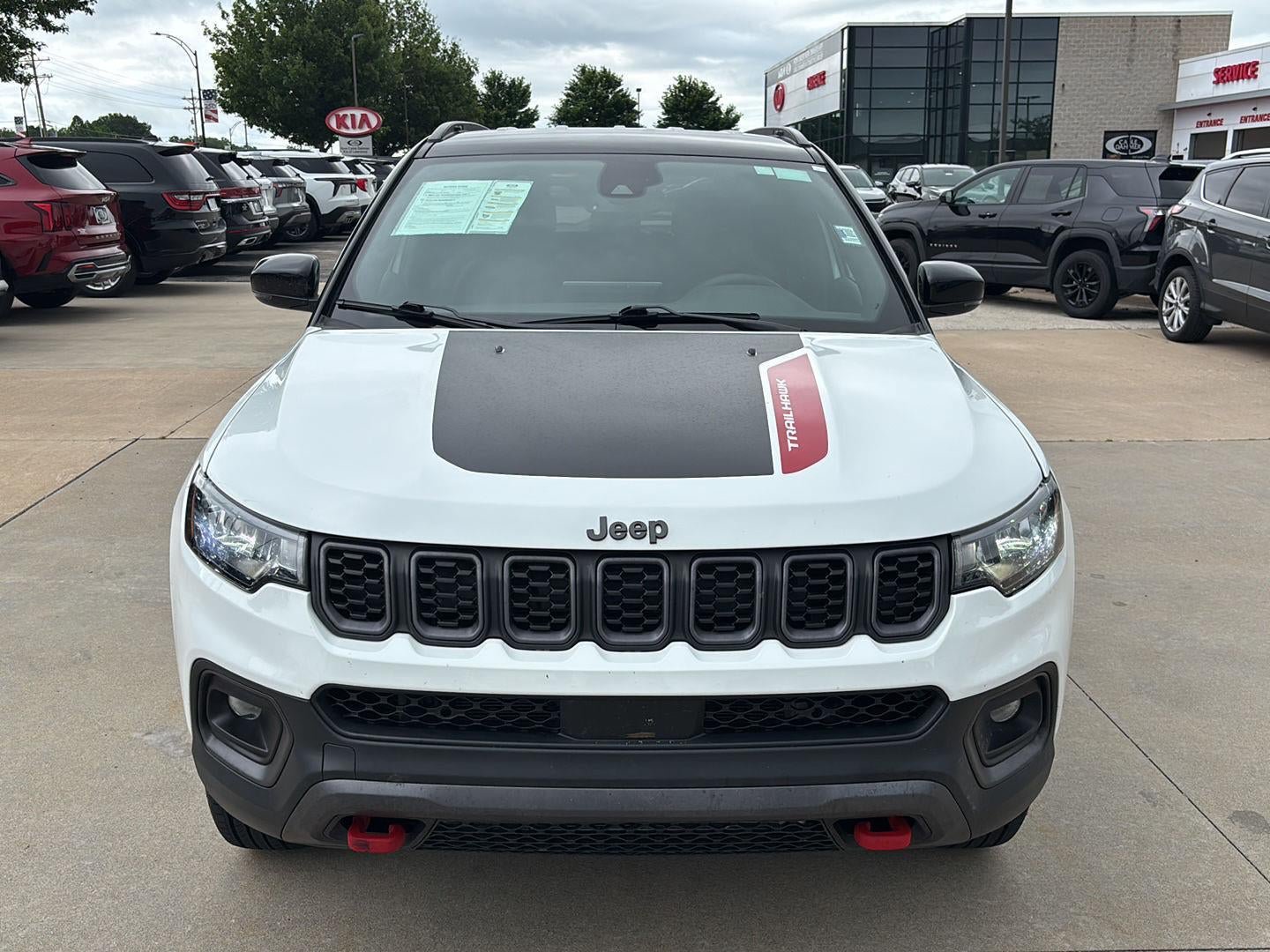 Used 2025 Jeep Compass Trailhawk AWD/4WD image 2