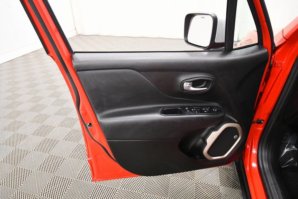 Used 2017 Jeep Renegade Limited image 13