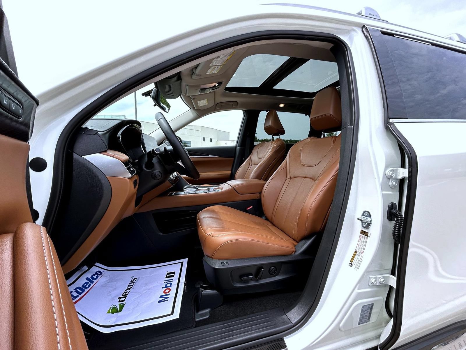 Certified 2023 INFINITI QX60 Sensory w/ Vision Package AWD/4WD image 10