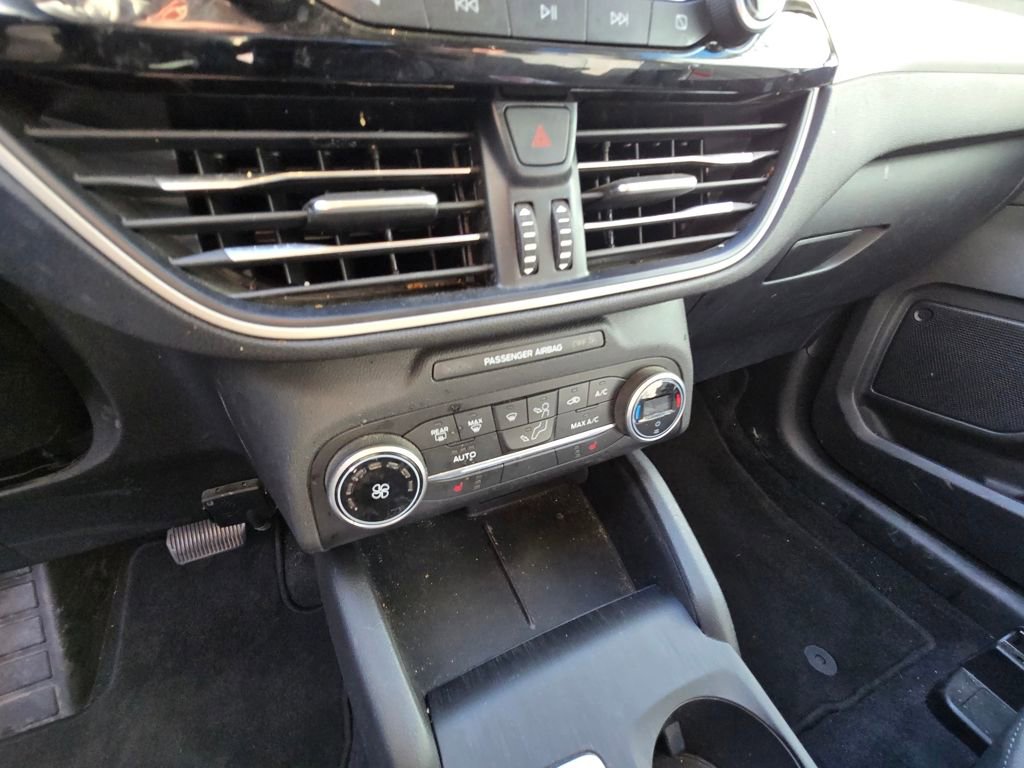 Used 2020 Ford Escape SE image 13