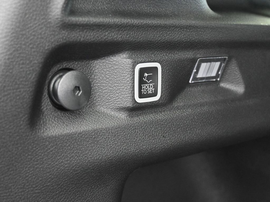 Used 2024 Jeep Grand Cherokee L Laredo w/ Luxury Tech Group I image 27