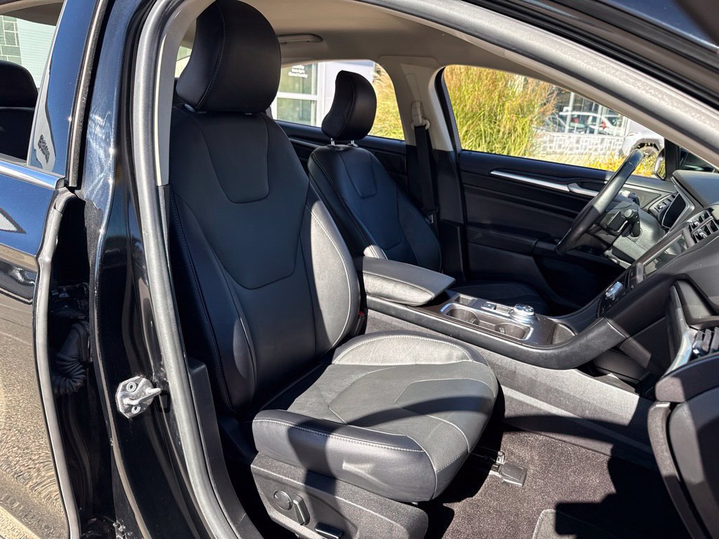 Used 2018 Ford Fusion Titanium AWD/4WD image 19
