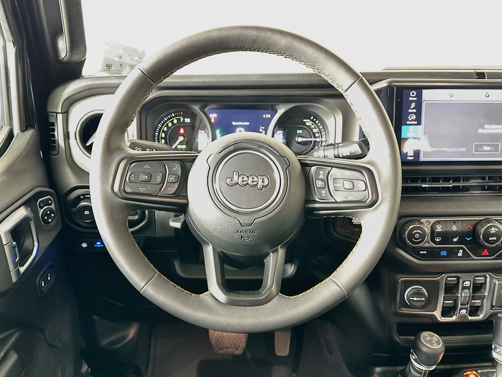 Used 2024 Jeep Wrangler Unlimited w/ Convenience Group AWD/4WD image 17