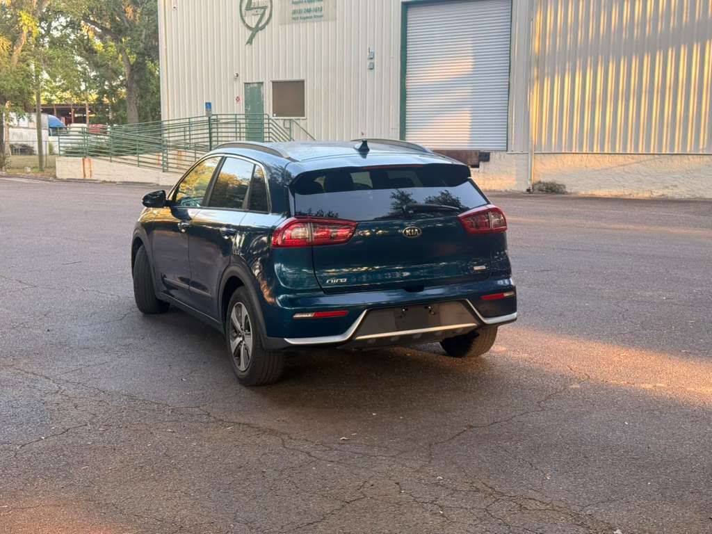 Used 2017 Kia Niro EX FWD image 7