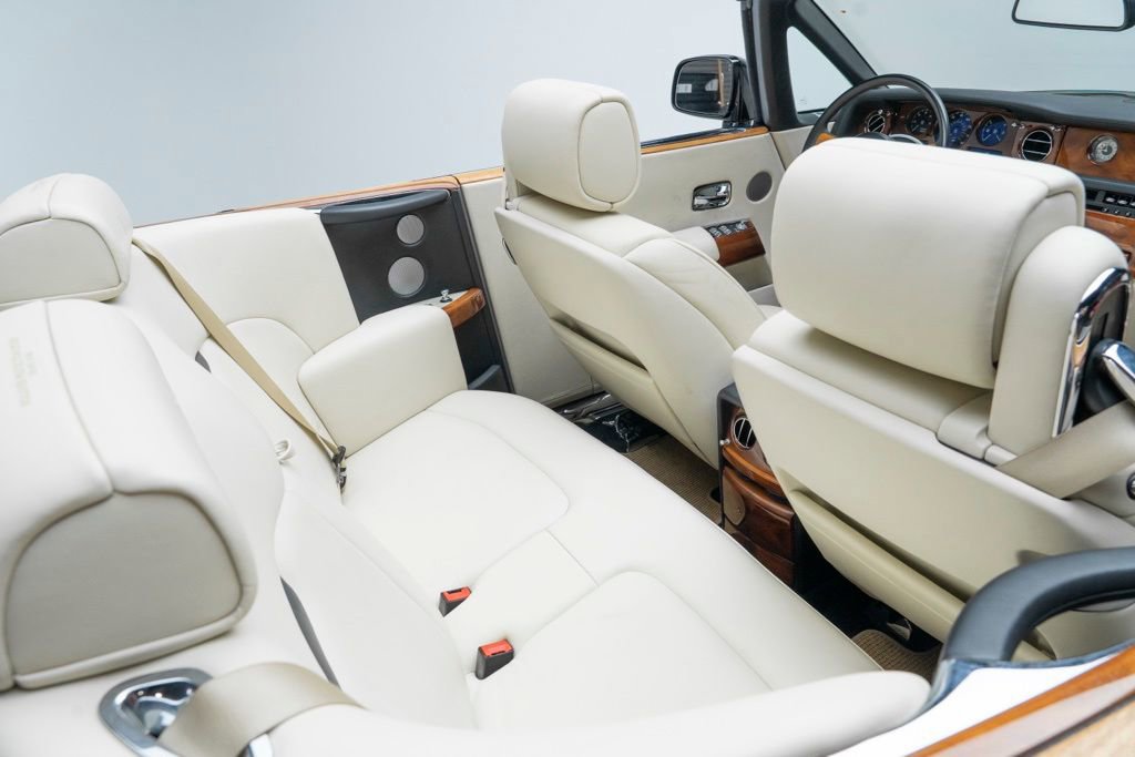 Used 2010 Rolls-Royce Phantom Drophead Coupe image 47