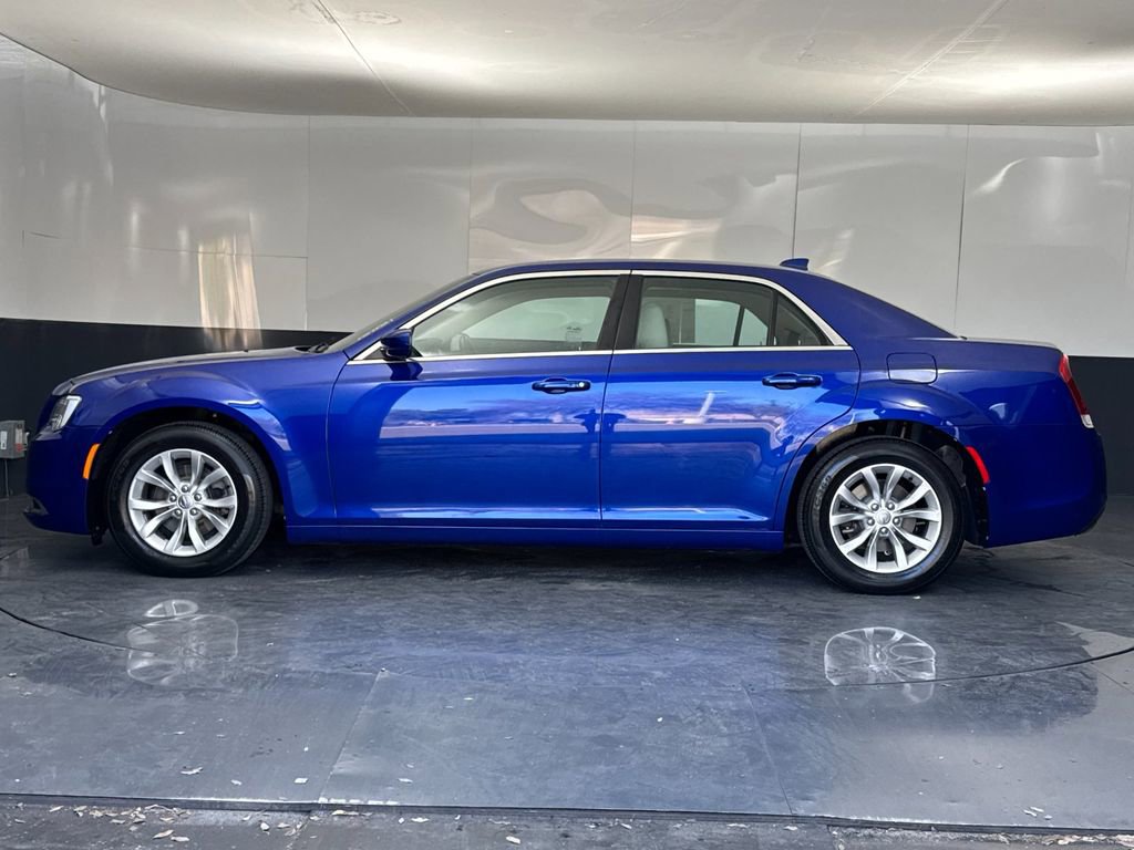 Used 2019 Chrysler 300 Touring image 6