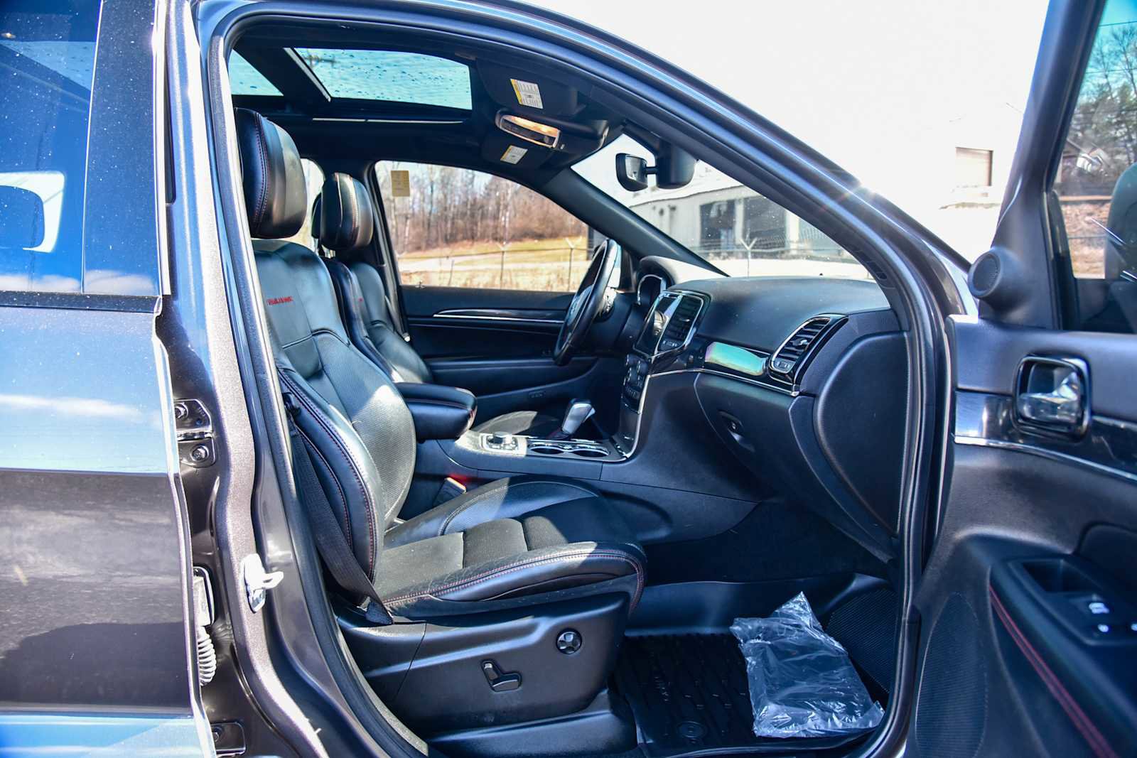 Certified 2021 Jeep Grand Cherokee Trailhawk w/ Trailhawk Luxury Group image 9