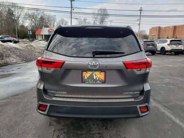 Used 2018 Toyota Highlander Limited Platinum image 4