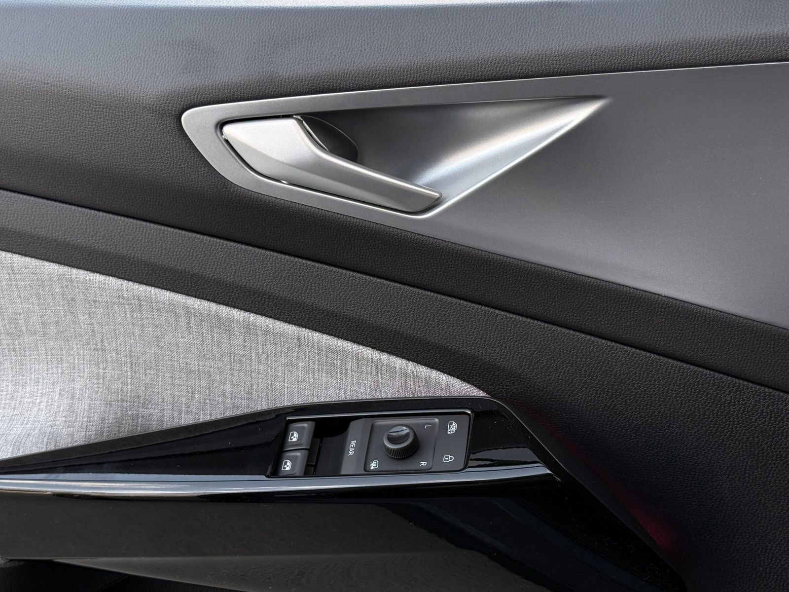 New 2026 Volkswagen ID.4 Pro RWD image 19