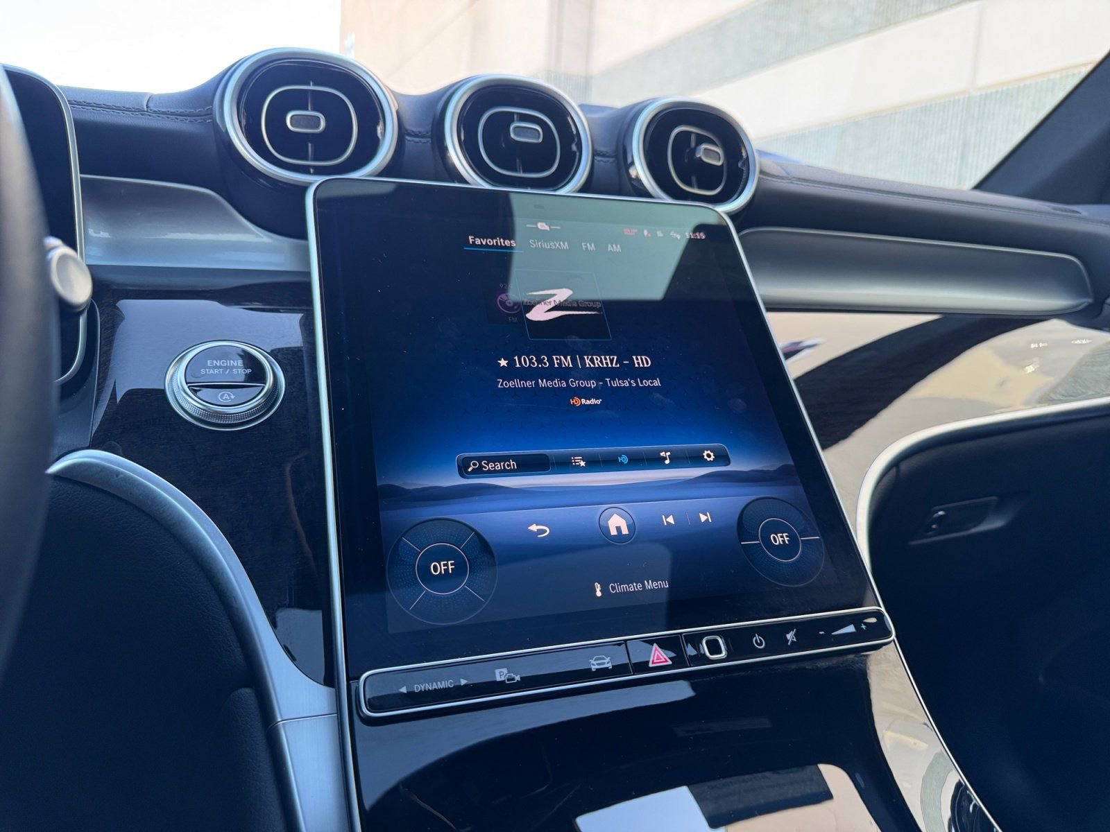 Used 2025 Mercedes-Benz GLC 300 4MATIC image 23