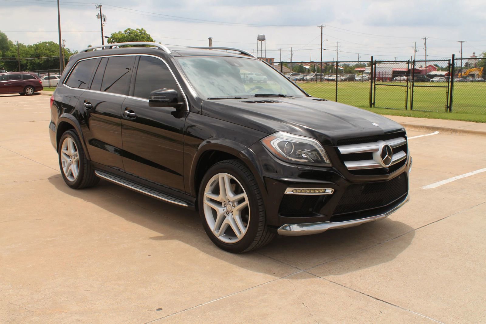 Used 2014 Mercedes-Benz GL 550 4MATIC w/ Driver Assistance Package image 3