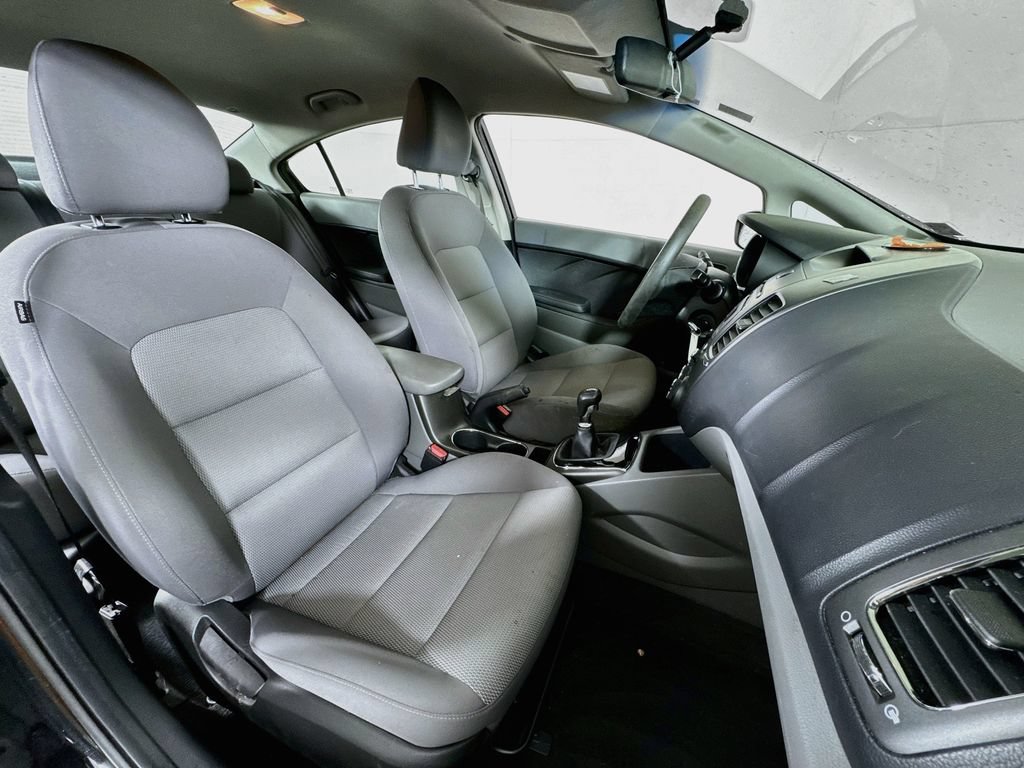 Used 2017 Kia Forte LX FWD image 17