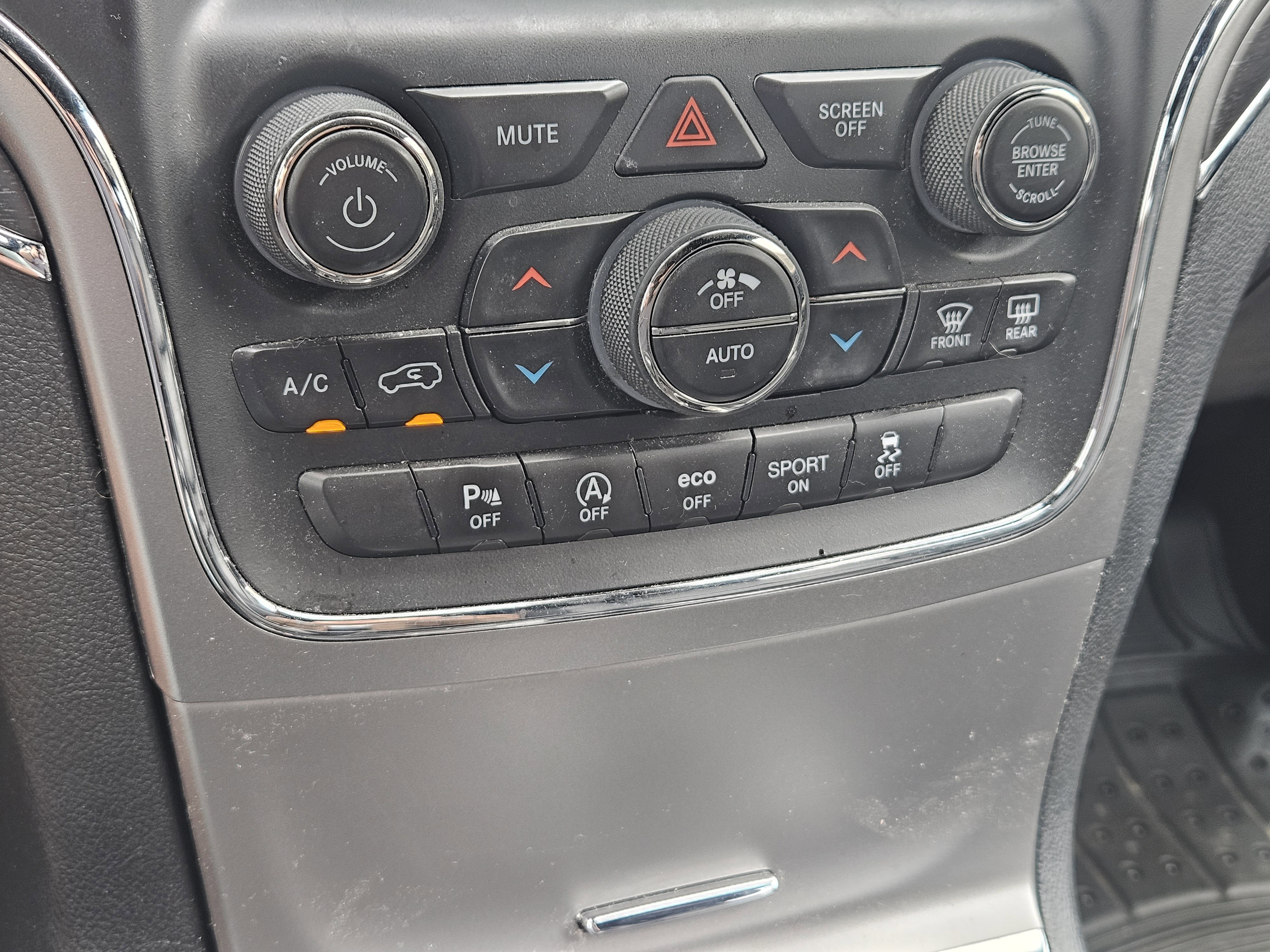 Used 2018 Jeep Grand Cherokee Limited w/ Luxury Group II RWD image 19