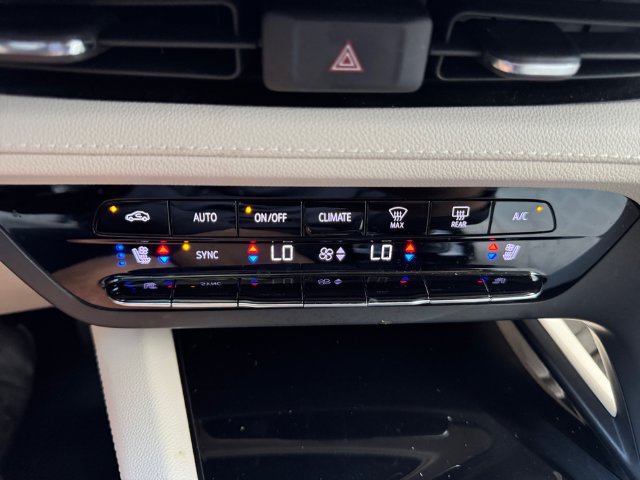 Certified 2022 Buick Envision Avenir w/ Technology Package II FWD image 17
