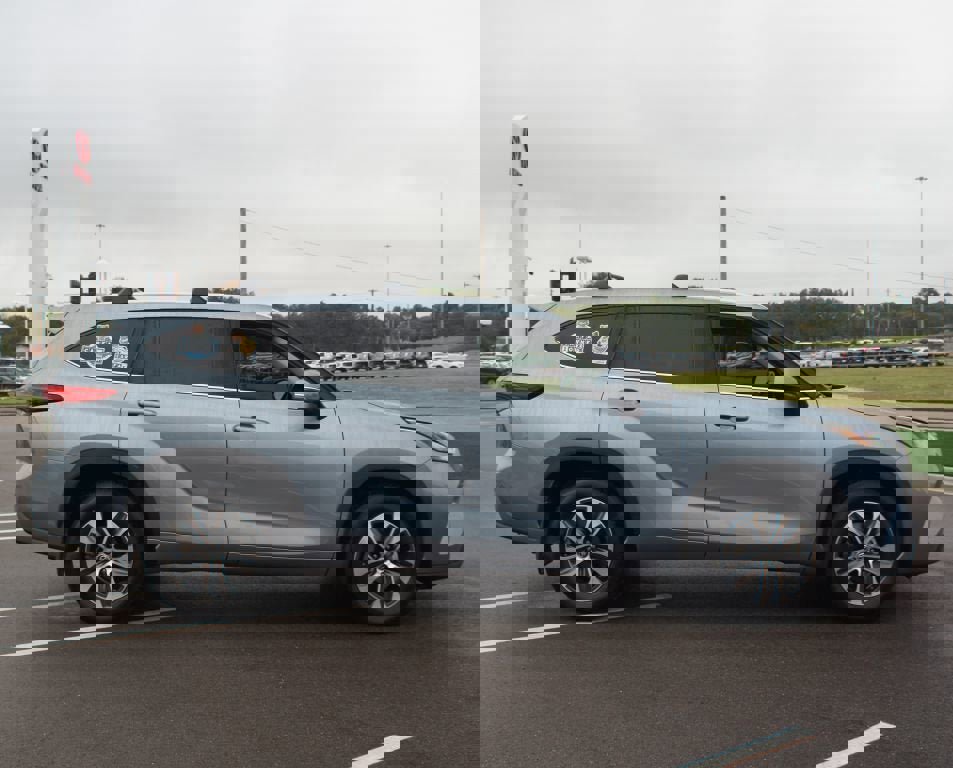 Used 2022 Toyota Highlander XLE image 21