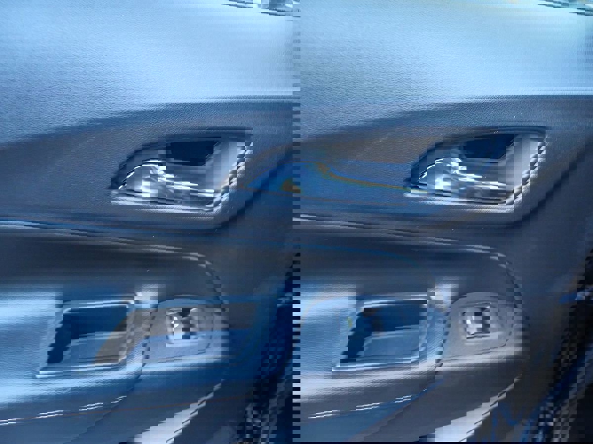 Used 2018 Chevrolet Equinox Premier image 23