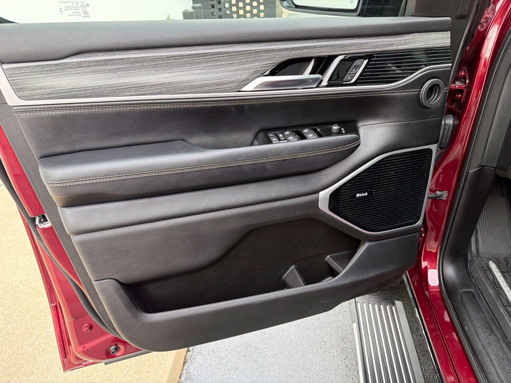 Used 2023 Jeep Wagoneer Series III w/ Premium Group I AWD/4WD image 53