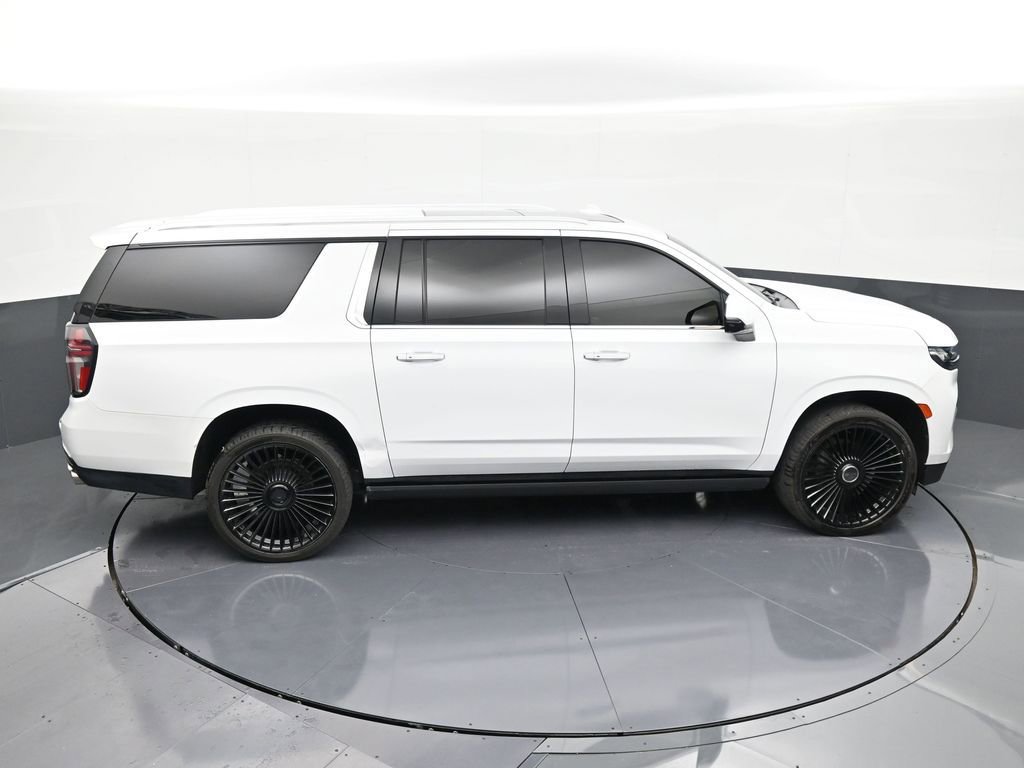 Used 2021 Chevrolet Suburban High Country w/ Premium Package 2 AWD/4WD image 17