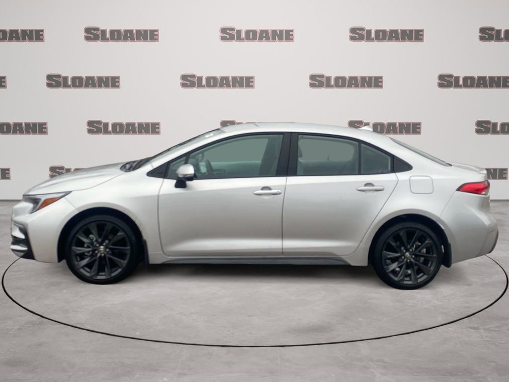 Used 2025 Toyota Corolla SE image 2