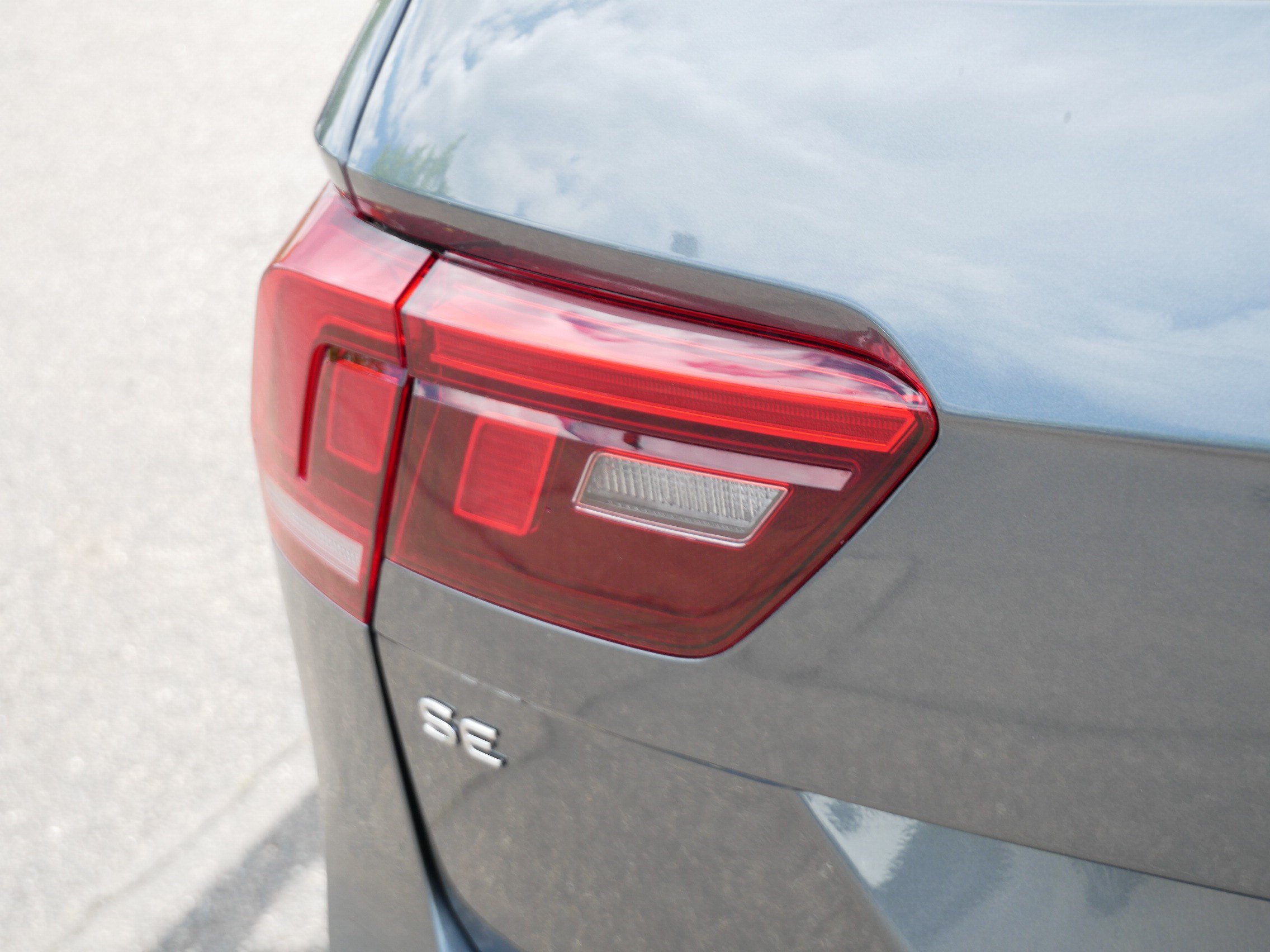 Certified 2023 Volkswagen Tiguan SE R-Line AWD/4WD image 17