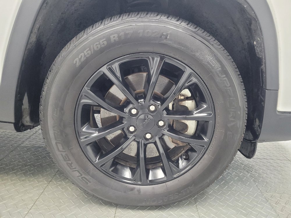 Used 2023 Jeep Cherokee Altitude Lux image 31