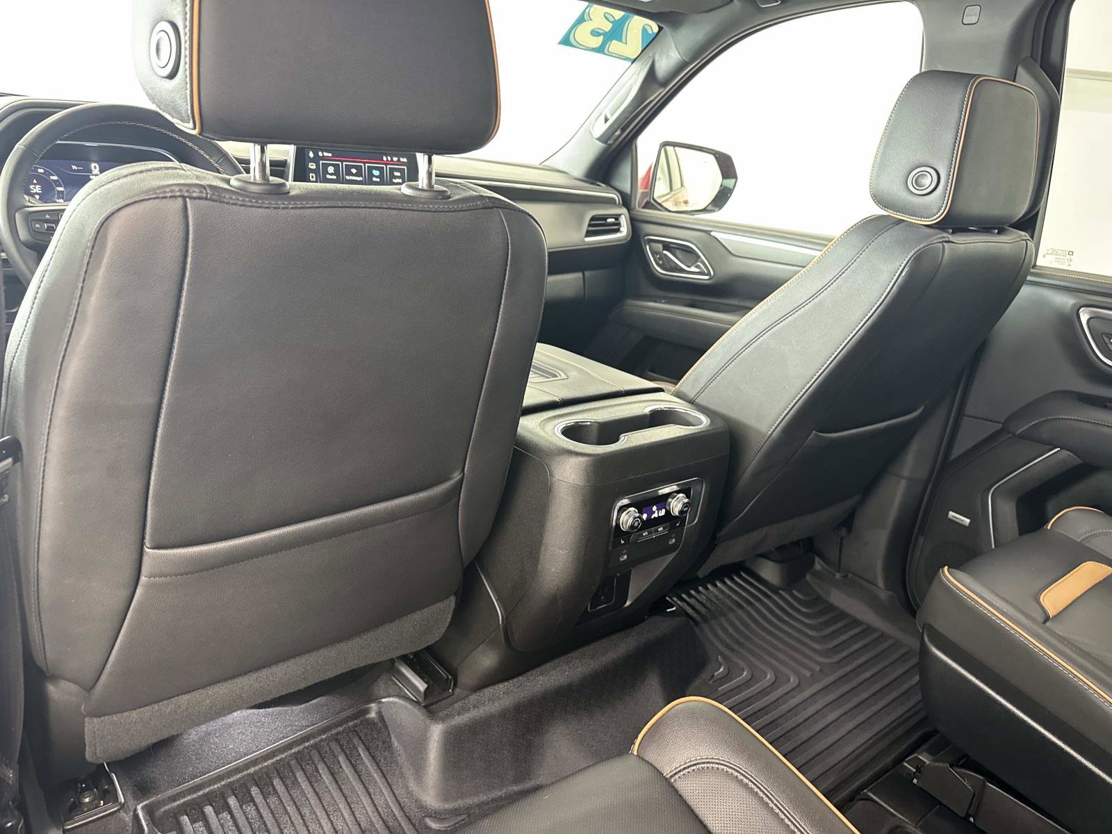 Used 2023 GMC Yukon XL AT4 w/ AT4 Premium Package AWD/4WD image 13