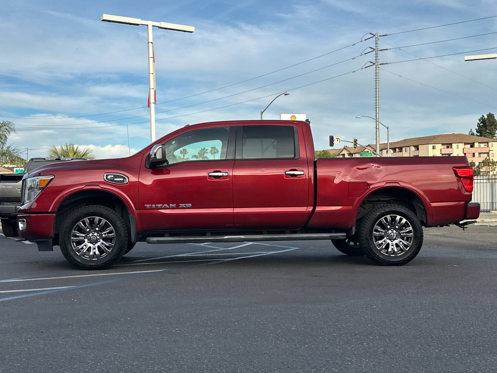 Used 2016 Nissan Titan Platinum Reserve image 2