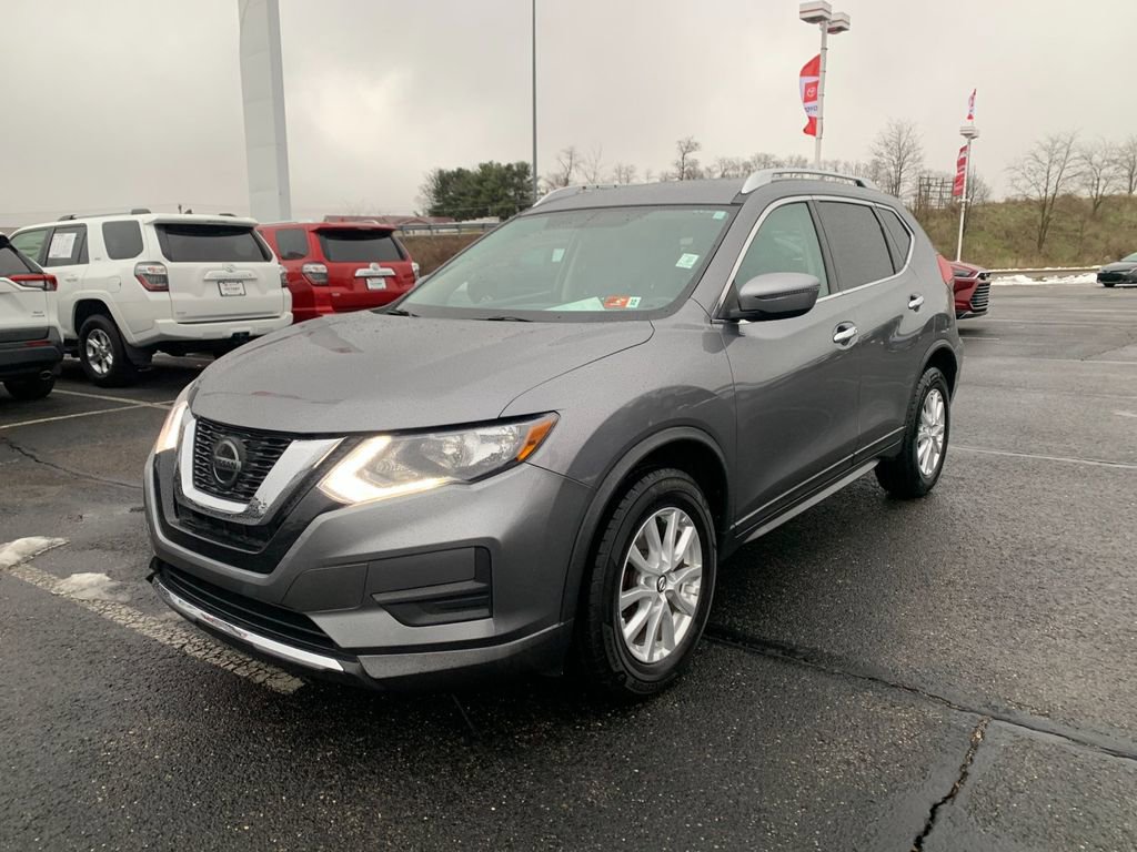 Used 2018 Nissan Rogue SV image 1