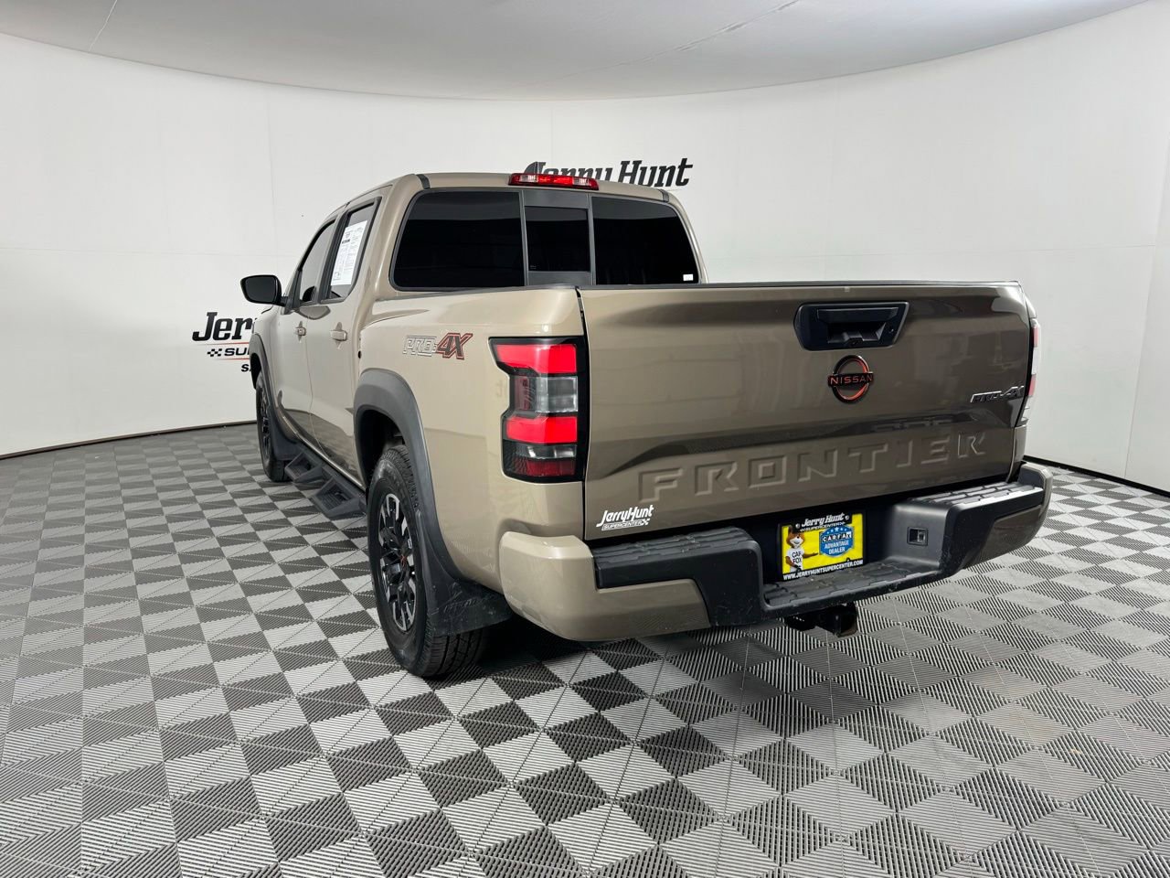 Used 2022 Nissan Frontier PRO-4X w/ Off-Road Protection Package AWD/4WD image 9