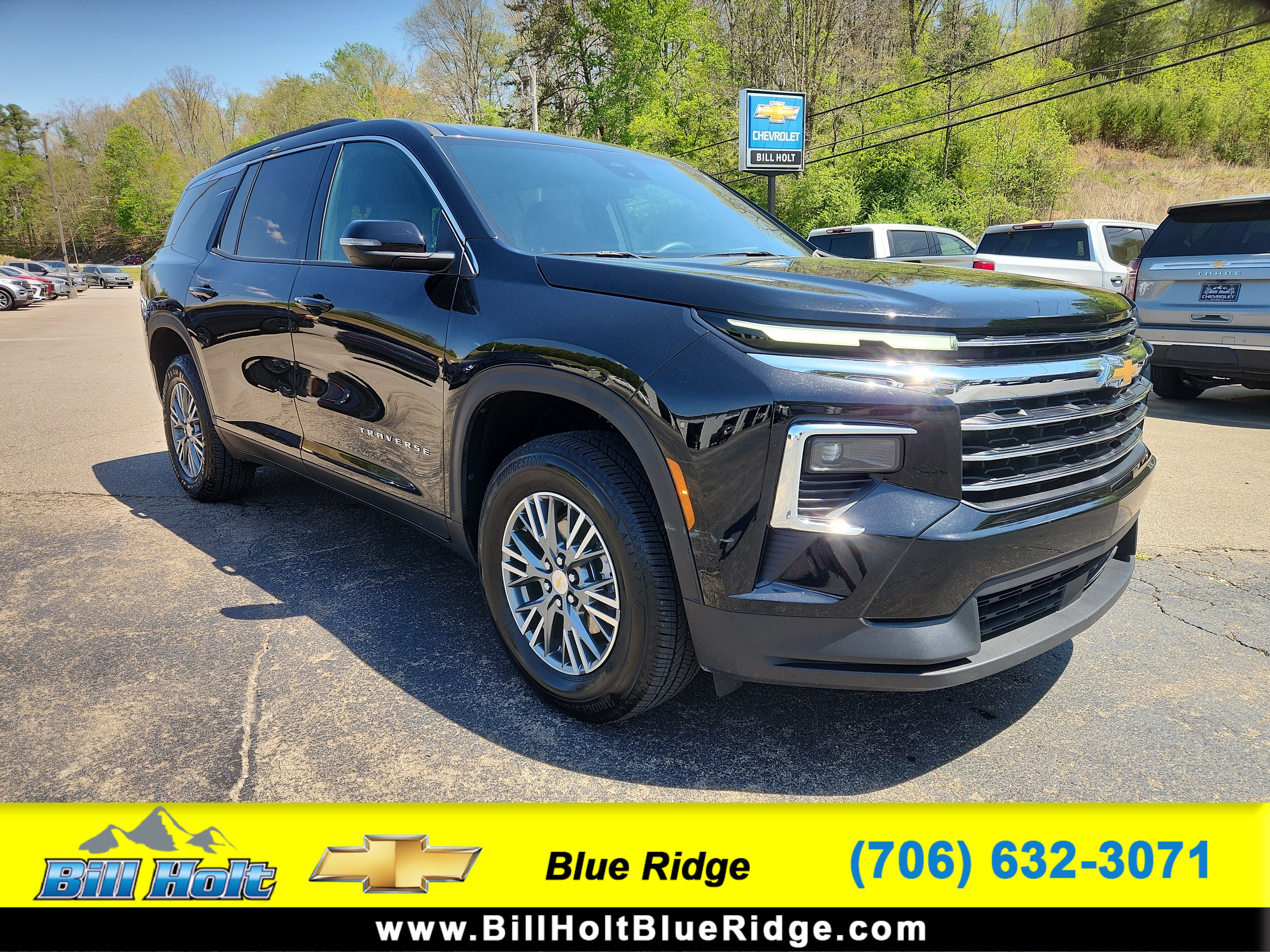 Used 2025 Chevrolet Traverse LT image 1