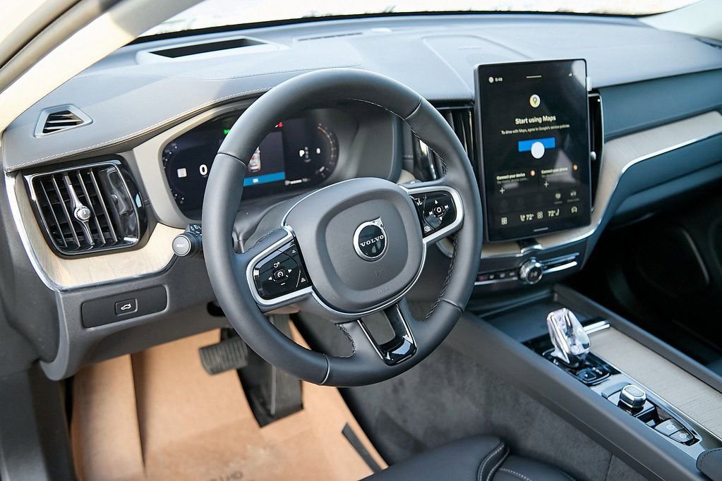 New 2026 Volvo XC60 B5 Ultra w/ Climate Package image 15
