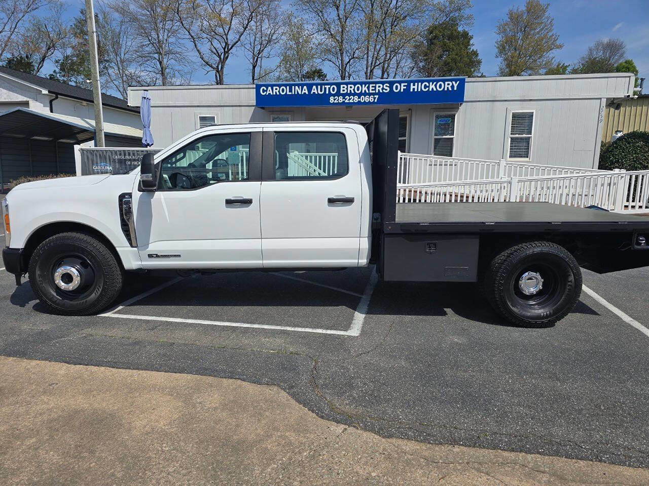 Used 2023 Ford F350 XL RWD image 3