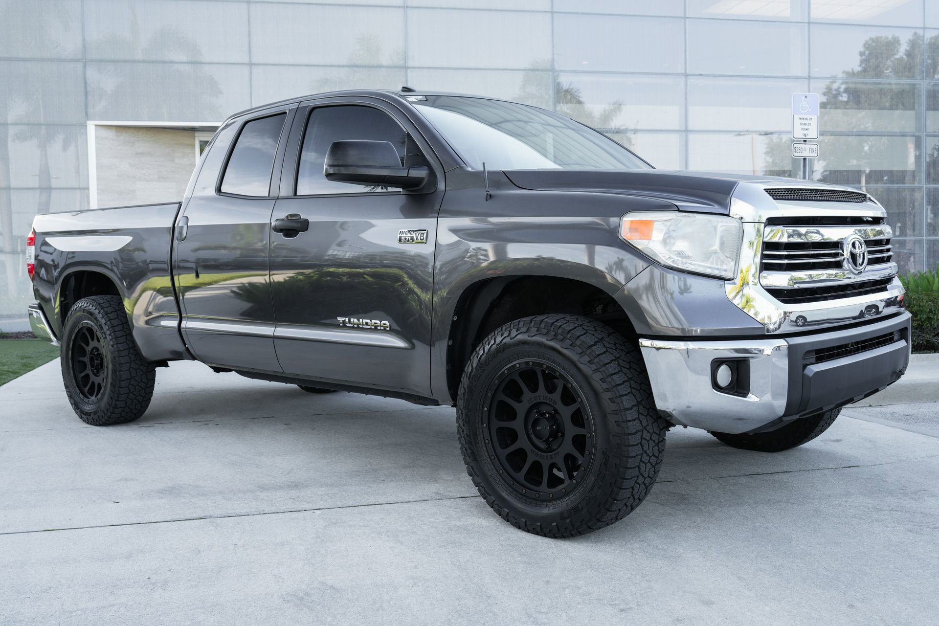 Used 2016 Toyota Tundra SR5 image 3