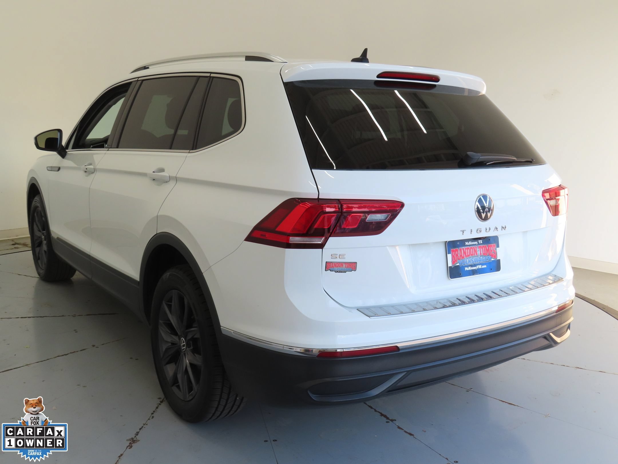 Certified 2022 Volkswagen Tiguan SE FWD image 6