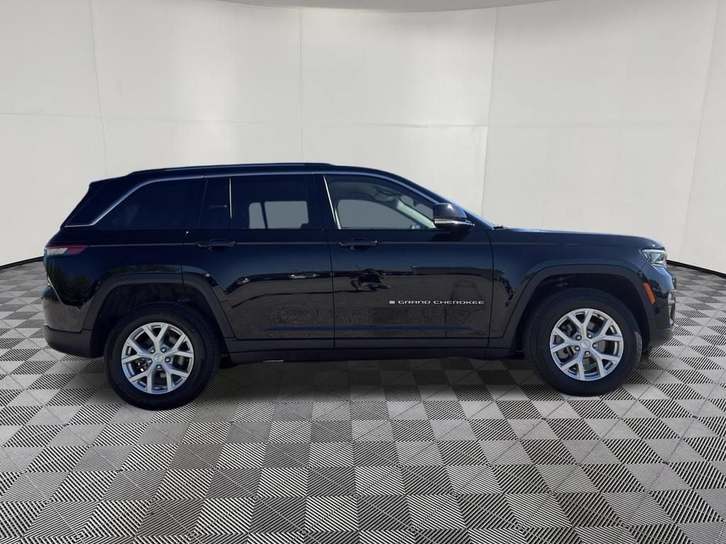 Used 2023 Jeep Grand Cherokee Limited AWD/4WD image 5