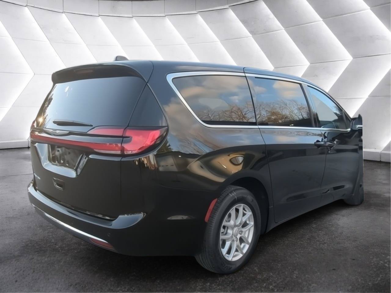 New 2026 Chrysler Pacifica Select FWD image 6