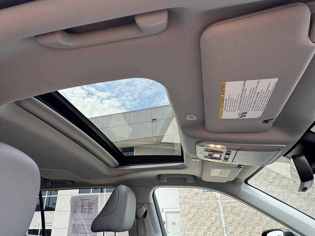 Used 2023 Toyota Highlander XLE AWD/4WD image 17