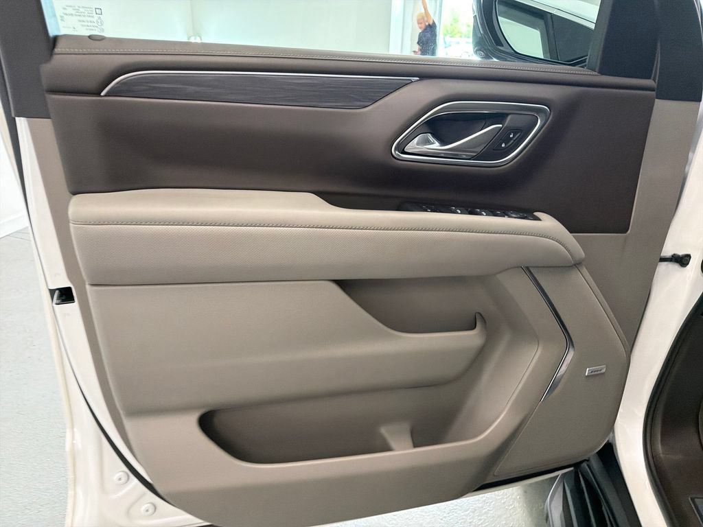 Used 2024 GMC Yukon SLT w/ SLT Premium Package RWD image 13