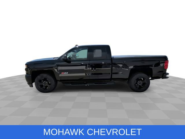 Used 2017 Chevrolet Silverado 1500 LT w/ Midnight Edition AWD/4WD image 6