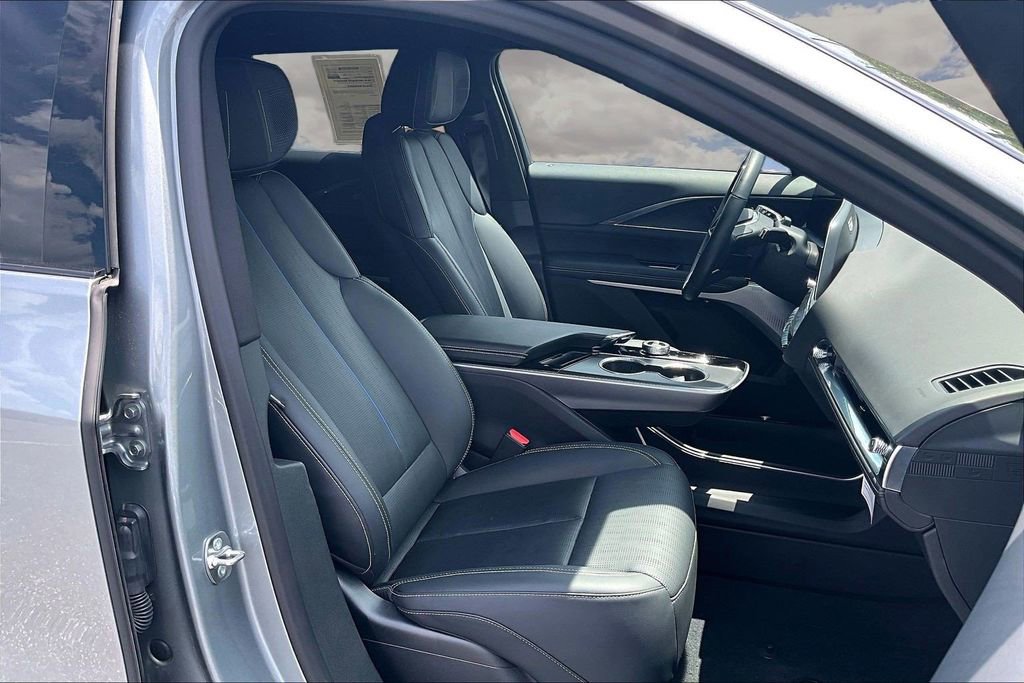 Certified 2024 Cadillac Lyriq Luxury AWD/4WD image 28