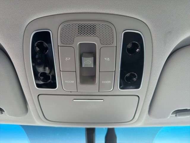 Used 2018 Kia Soul EV + w/ Sun & Fun Package image 37