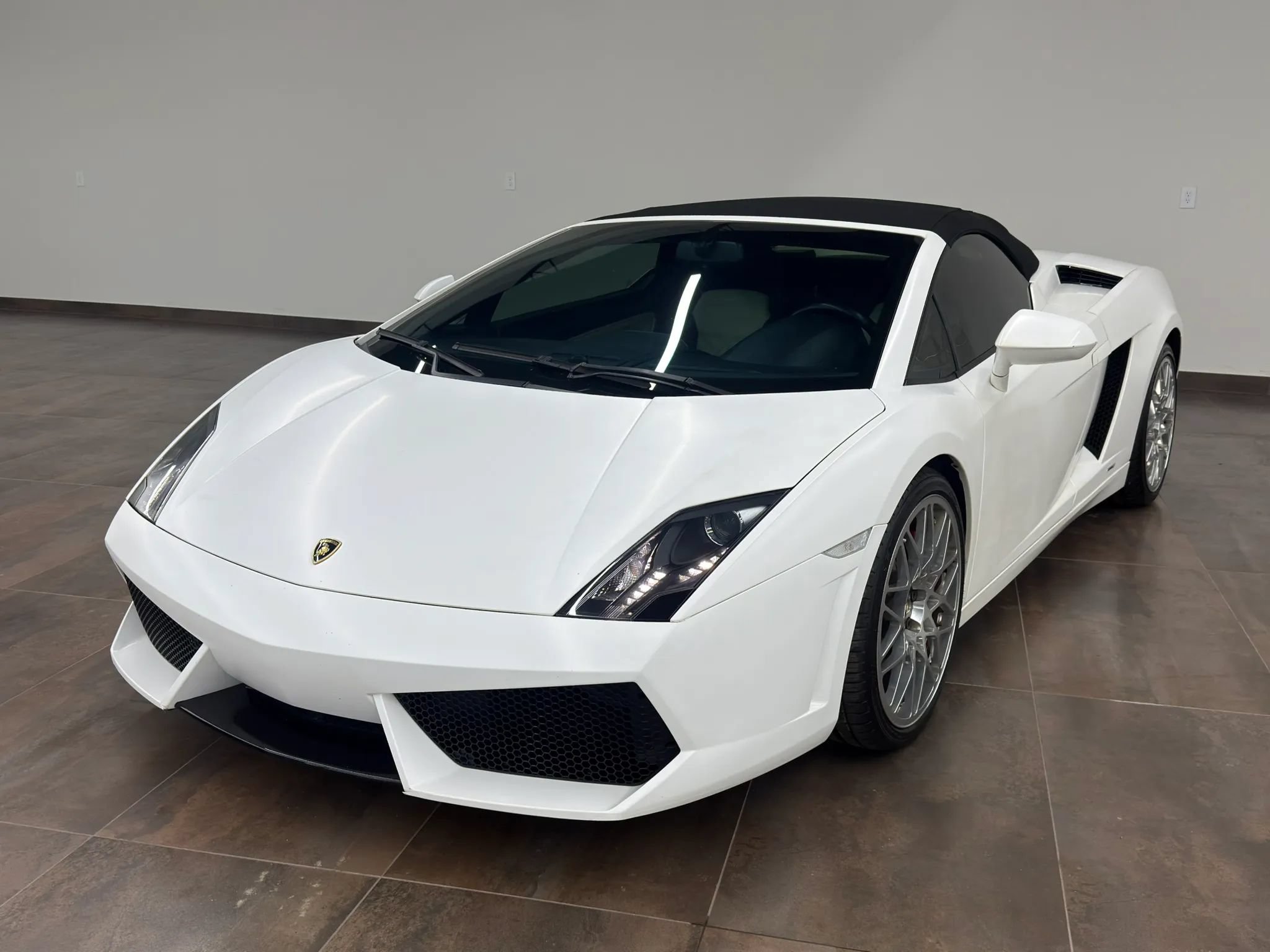 Used 2010 Lamborghini Gallardo LP 560-4 AWD/4WD image 2